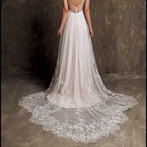 Chic Nostalgia Selene Wedding Dress - Picture 2 of 9